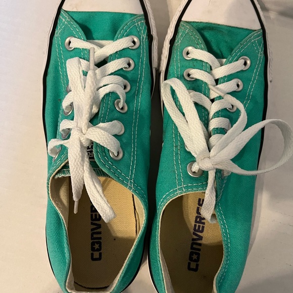 All star converse Women’s Size 8 - Picture 1 of 3